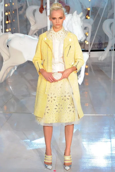 Look 27